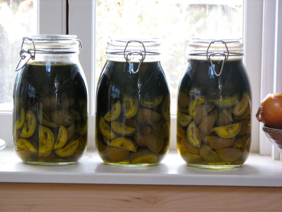 Tincture of walnuts and kerosene for the treatment of papillomas